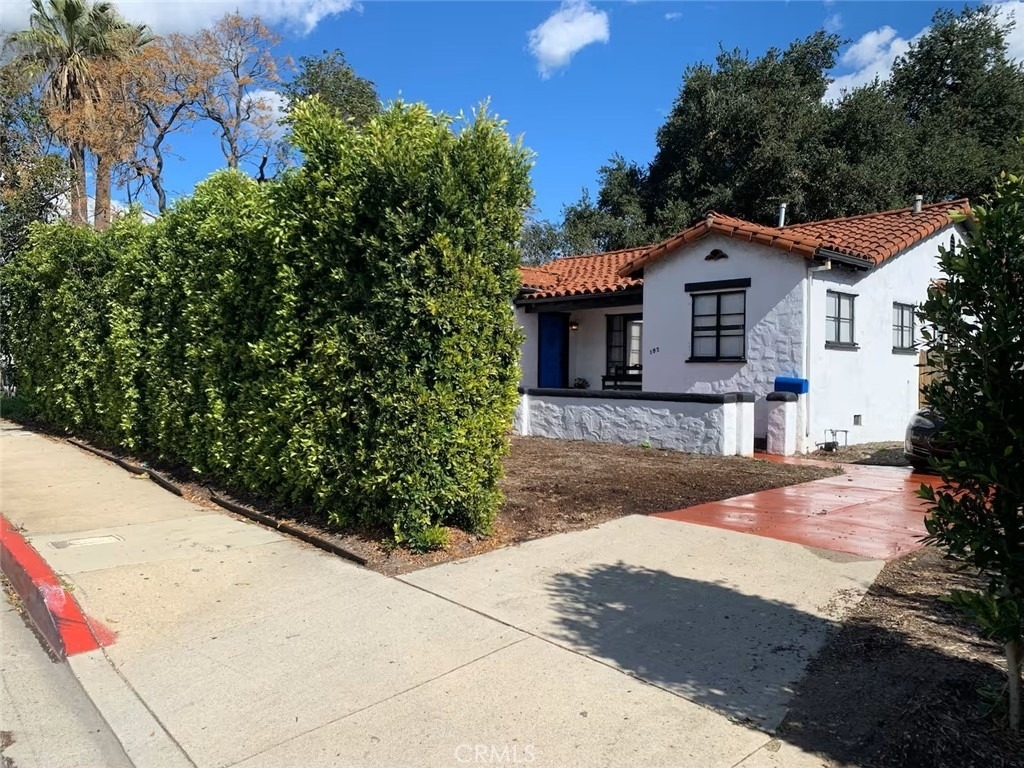 1574 N Orange Grove Avenue - Photo 1