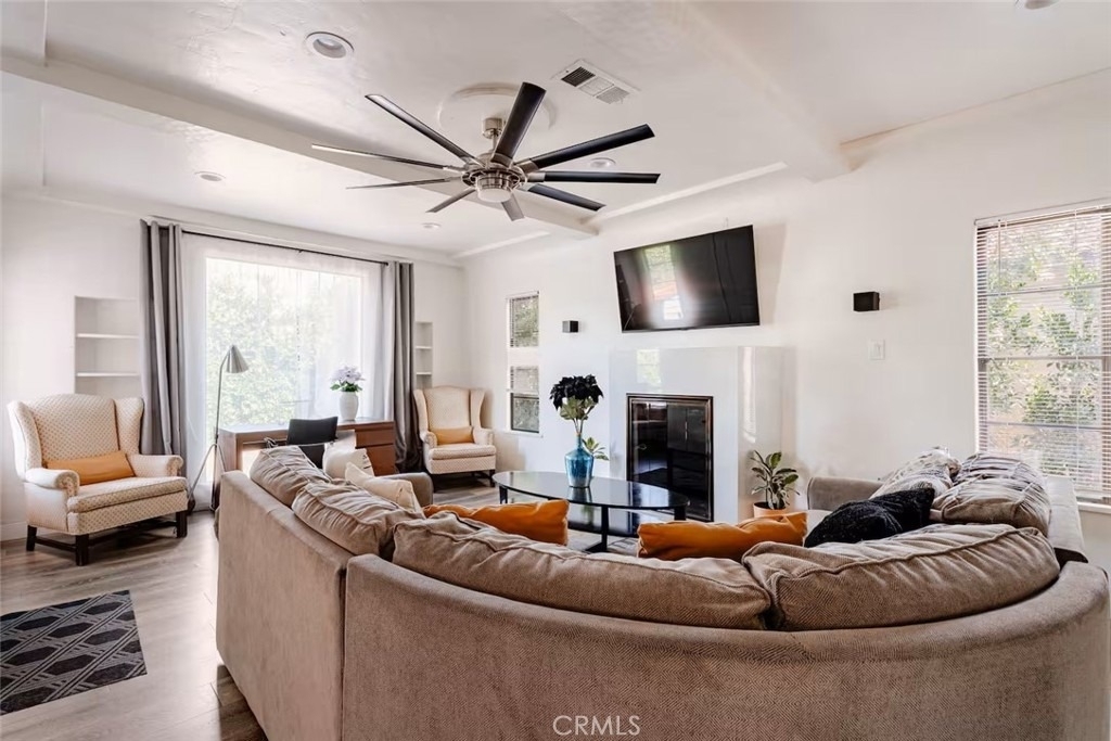1574 N Orange Grove Avenue - Photo 6