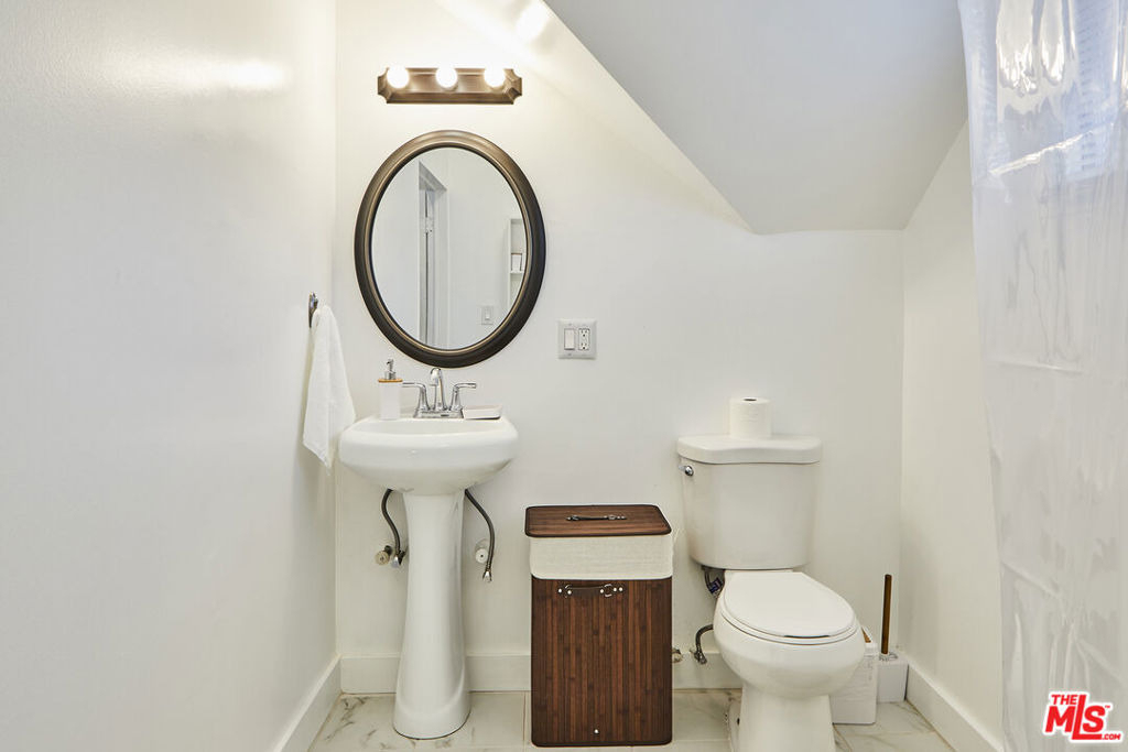 6026 1/2 Barton Avenue - Photo 13
