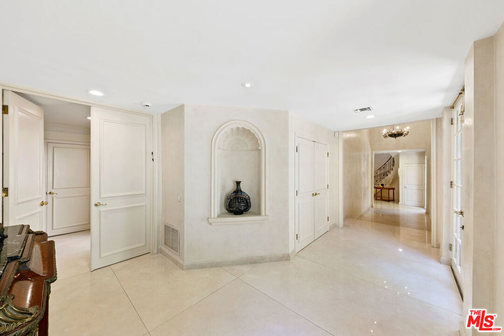 1118 San Ysidro Drive - Photo 5