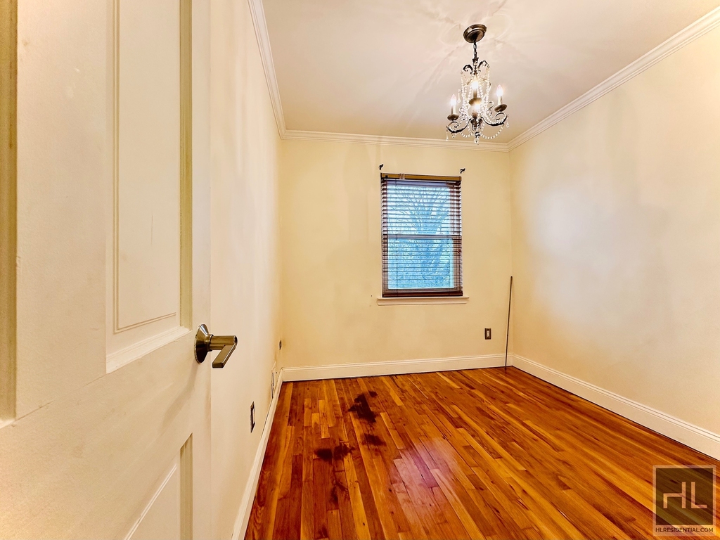 Griswold Avenue - Photo 4