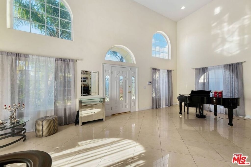 1706 Amherst Avenue - Photo 3