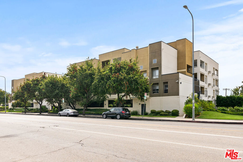 16550 Vanowen Street - Photo 12