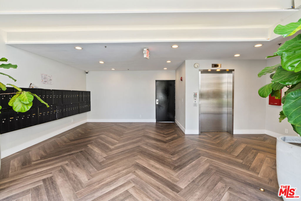 16550 Vanowen Street - Photo 8