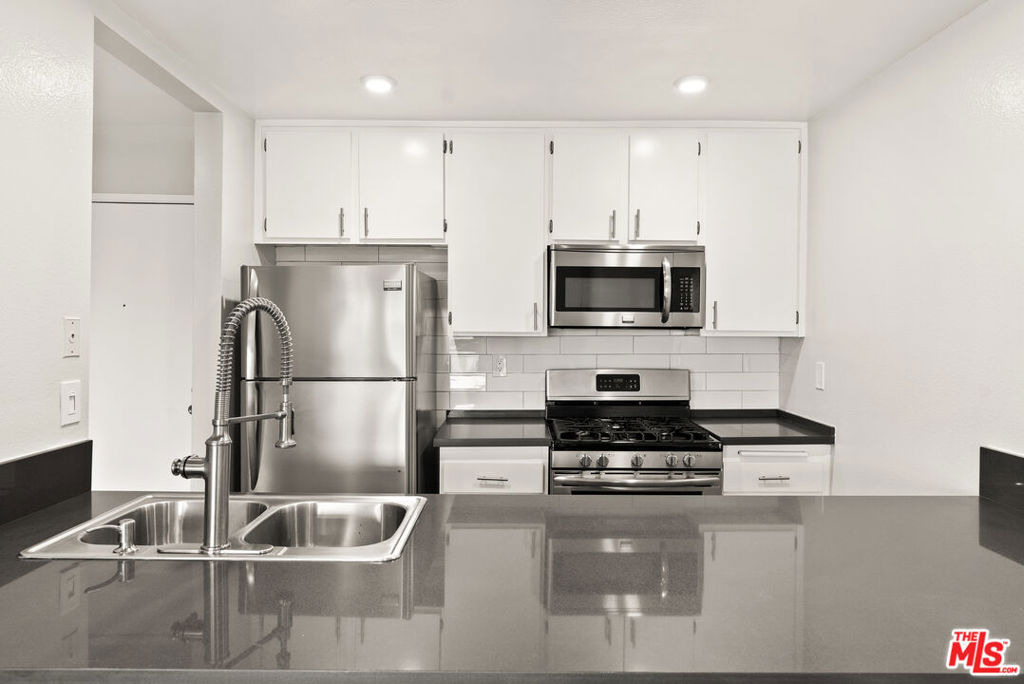 16550 Vanowen Street - Photo 1
