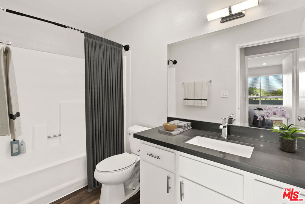 16550 Vanowen Street - Photo 4
