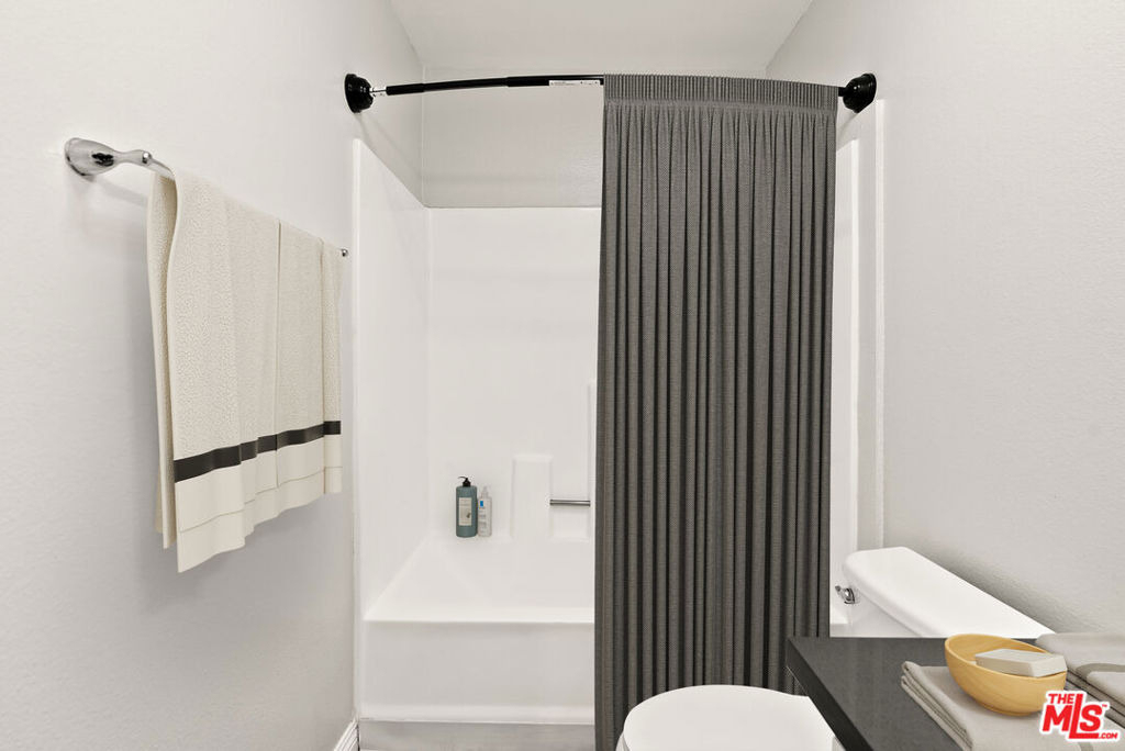 16550 Vanowen Street - Photo 3