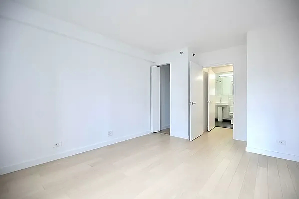 39th Street and 3rd Avenue - Photo 5