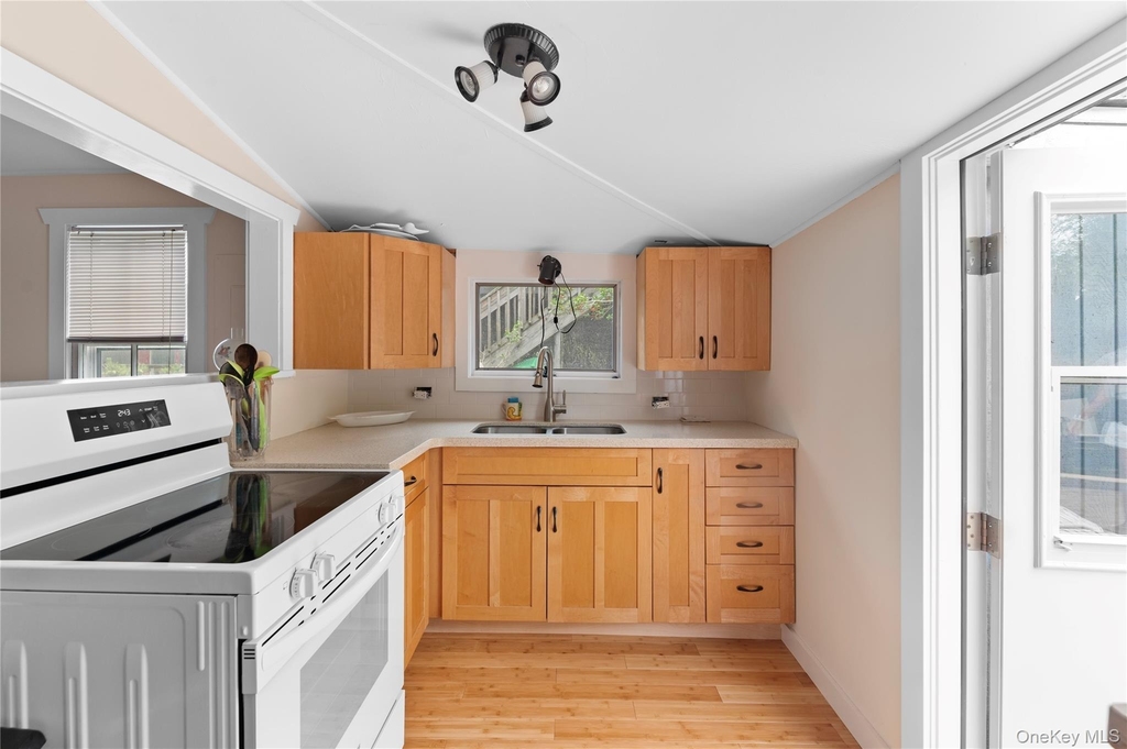 30 Bungalow Walk - Photo 4