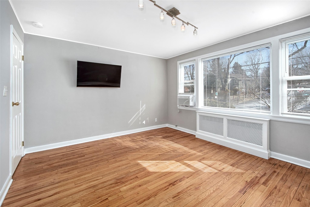 907 Palmer Avenue - Photo 2