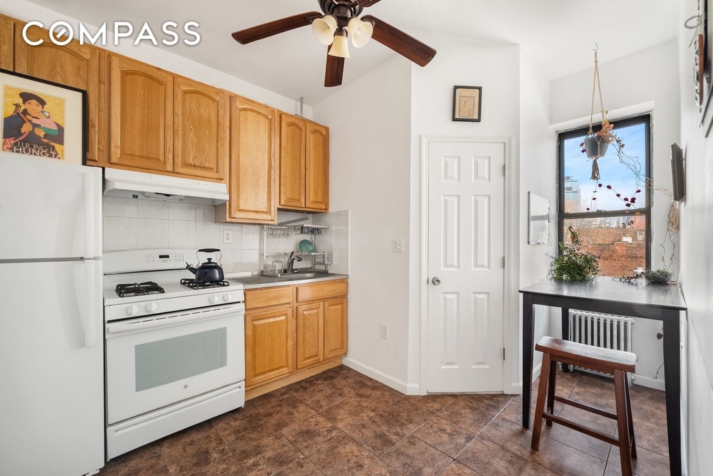 168 Huron Street - Photo 2
