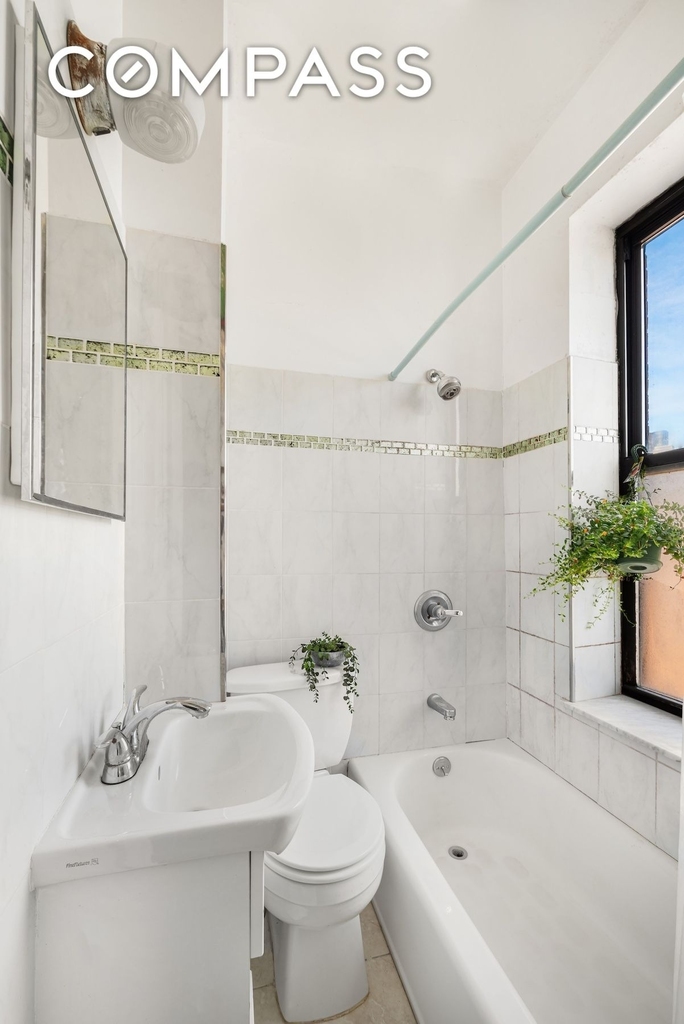 168 Huron Street - Photo 3