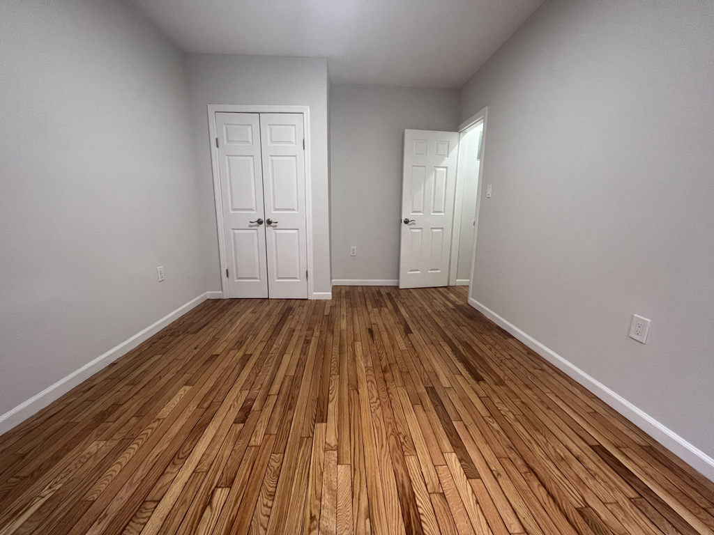 94-16 34th Road - Photo 4