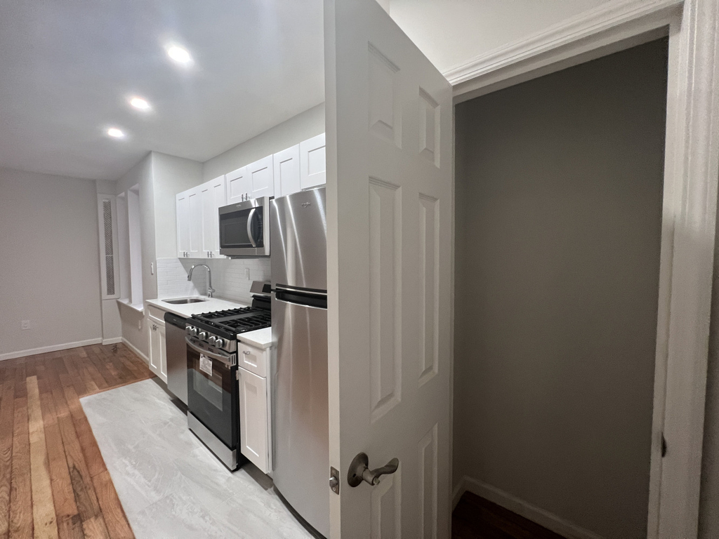 94-16 34th Road - Photo 6