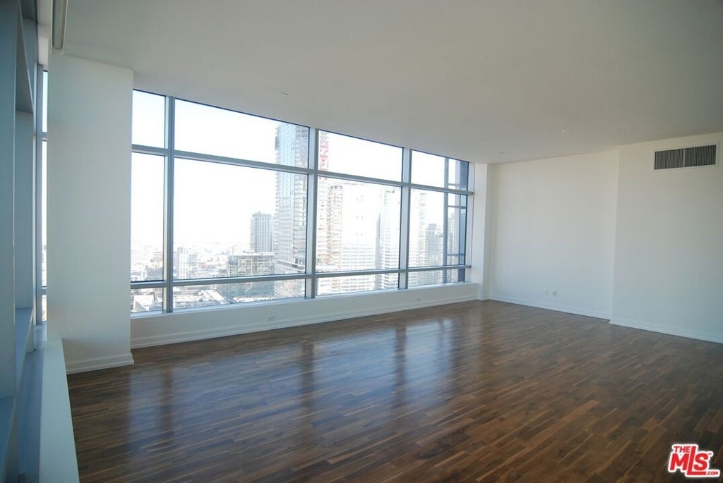 900 W Olympic Boulevard - Photo 5