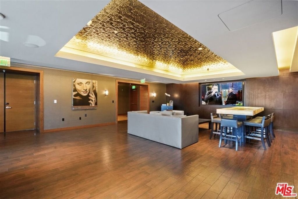 900 W Olympic Boulevard - Photo 36