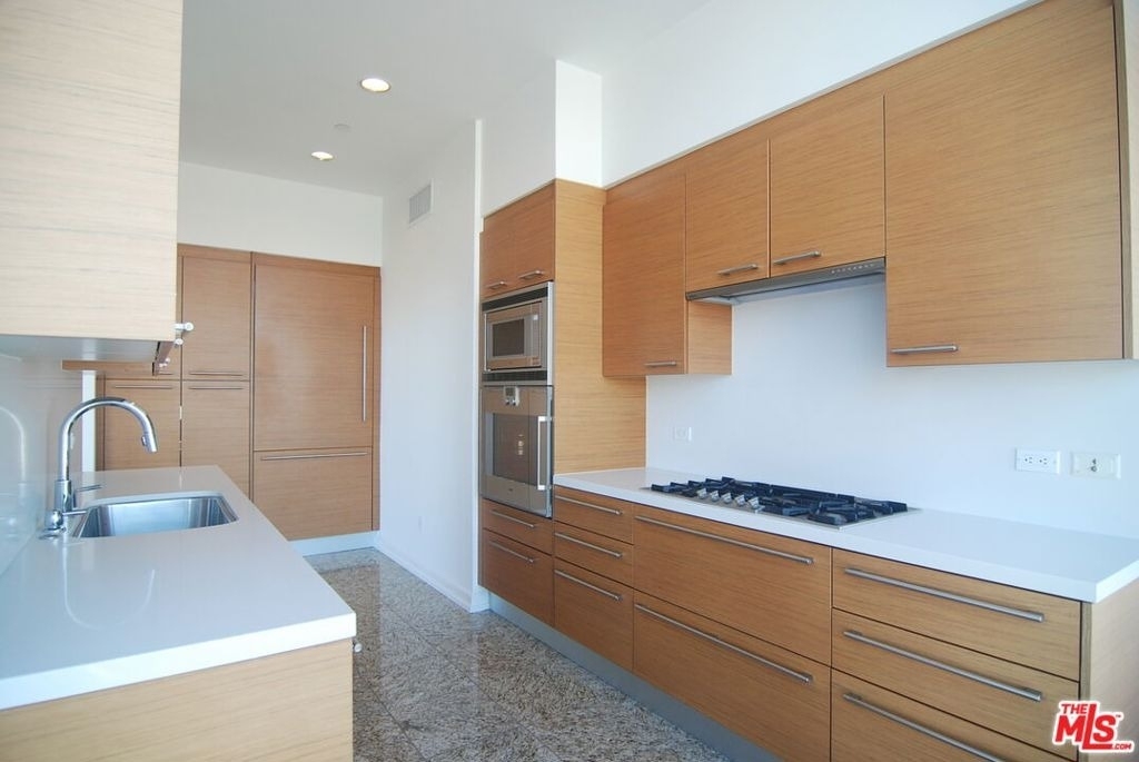 900 W Olympic Boulevard - Photo 6