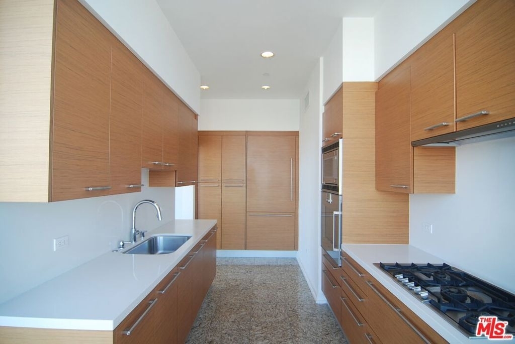 900 W Olympic Boulevard - Photo 7