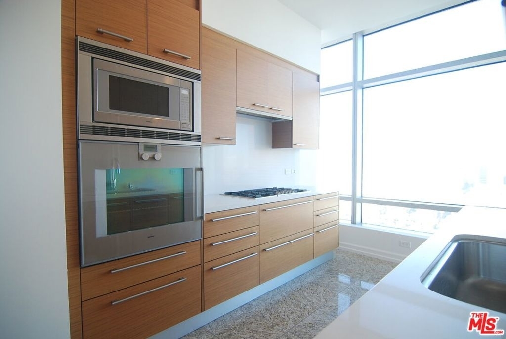 900 W Olympic Boulevard - Photo 8