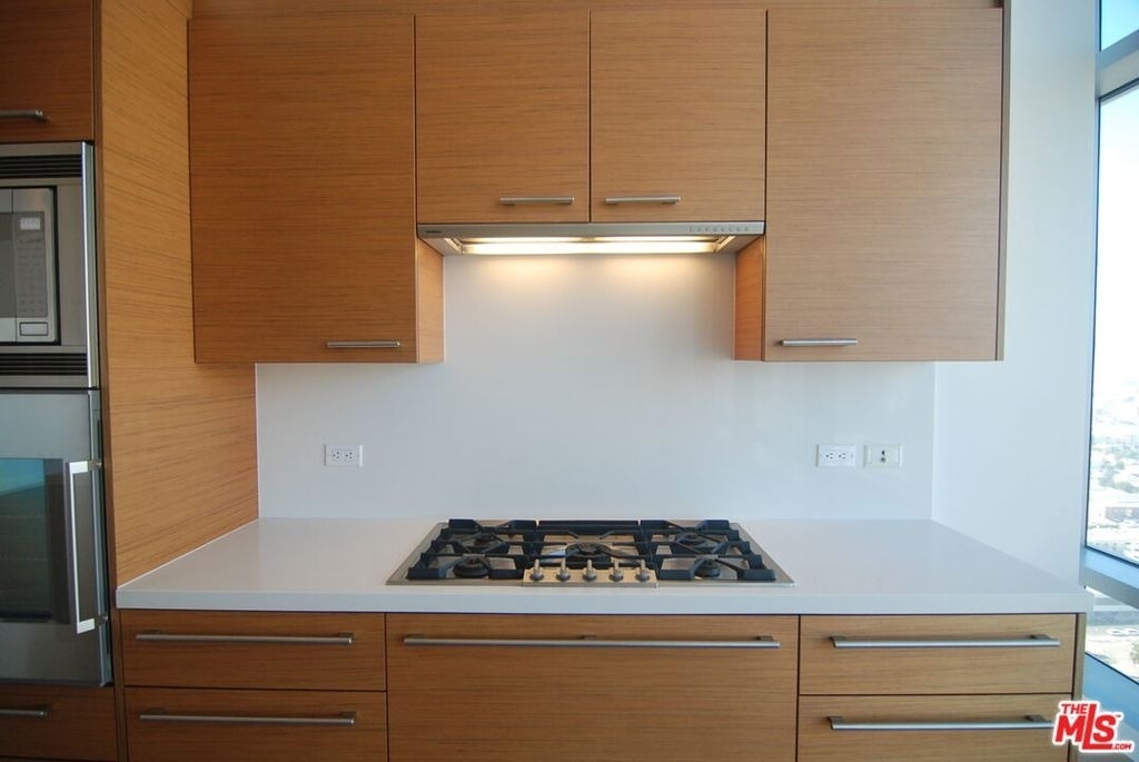 900 W Olympic Boulevard - Photo 9