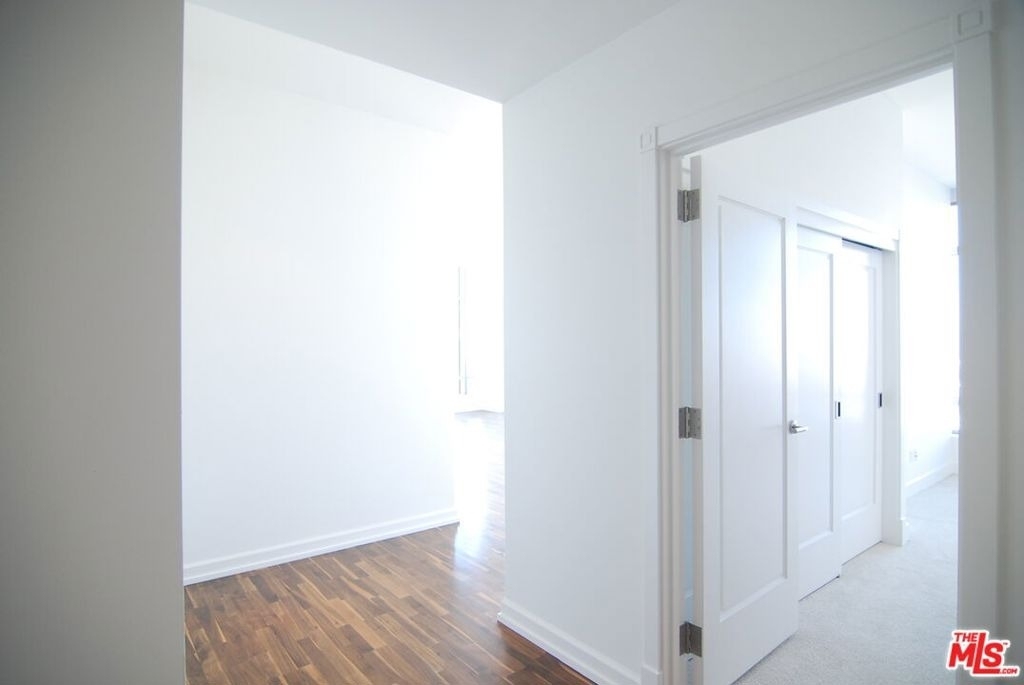 900 W Olympic Boulevard - Photo 10