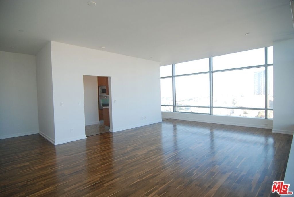 900 W Olympic Boulevard - Photo 1
