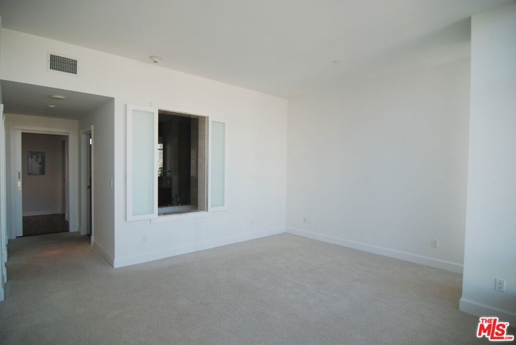 900 W Olympic Boulevard - Photo 17