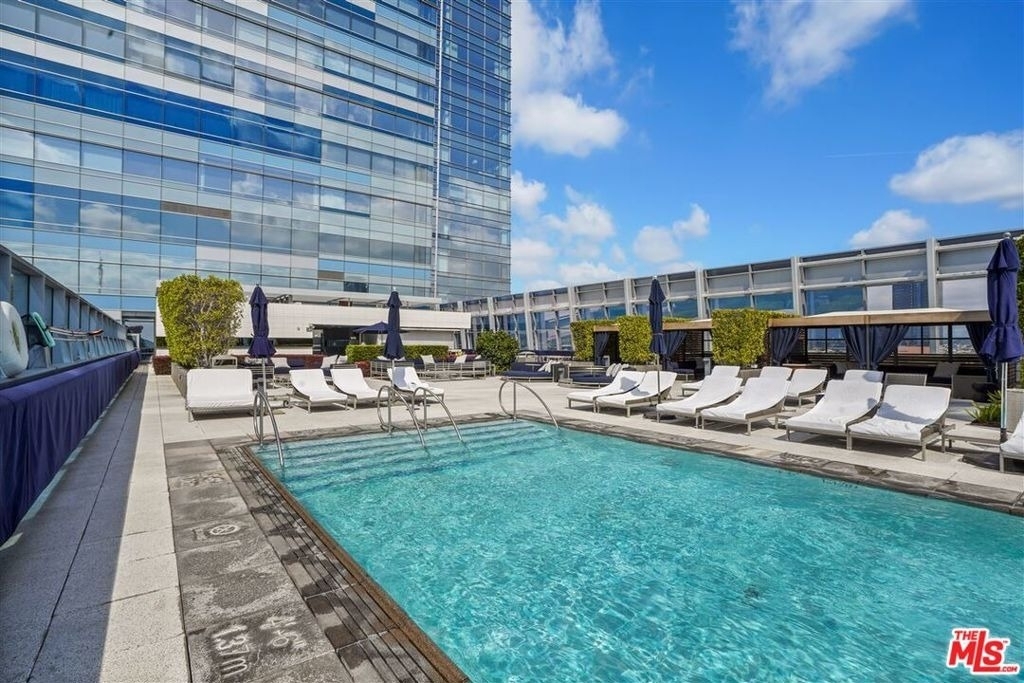 900 W Olympic Boulevard - Photo 29