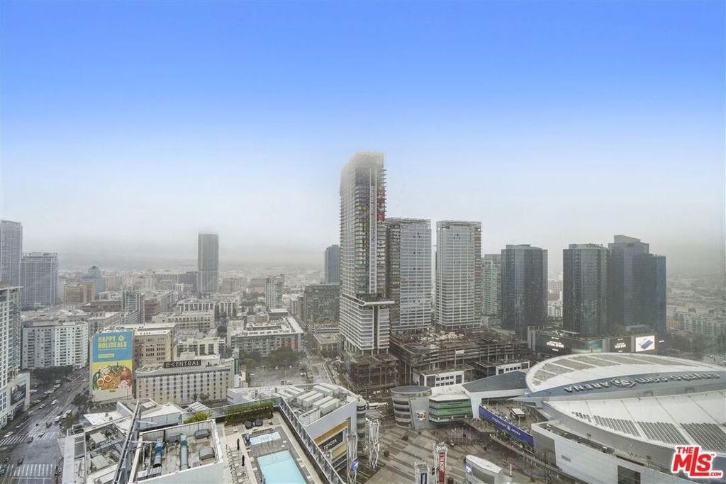 900 W Olympic Boulevard - Photo 44