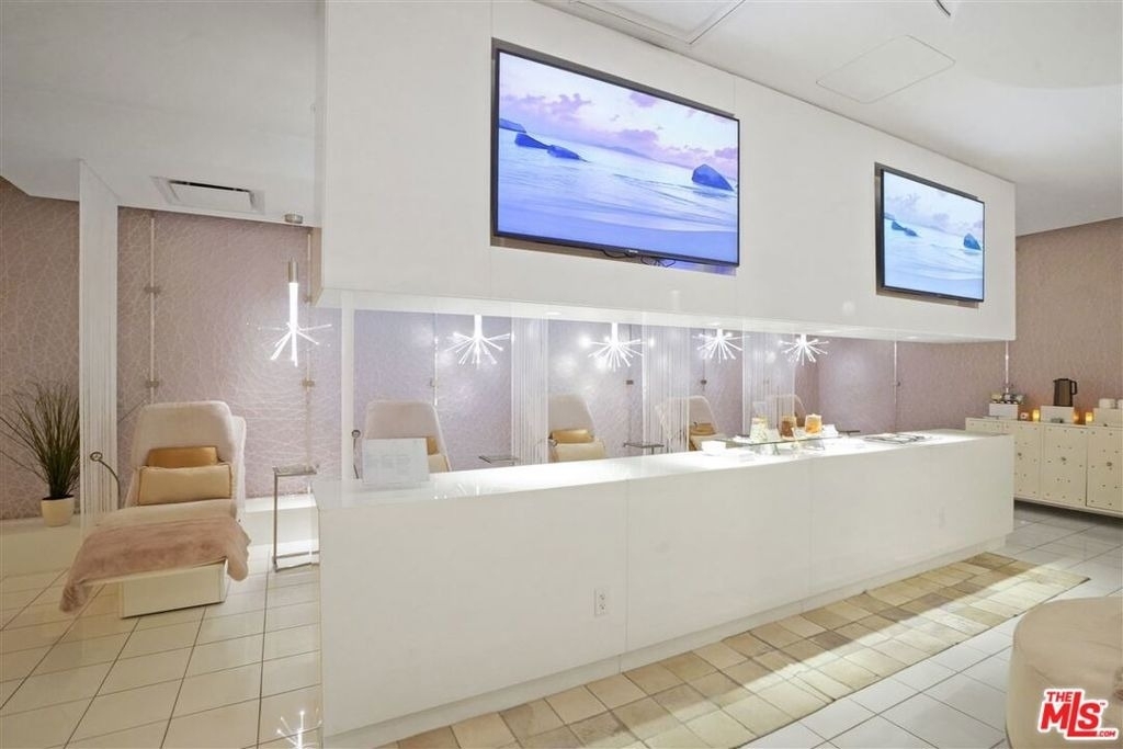 900 W Olympic Boulevard - Photo 30