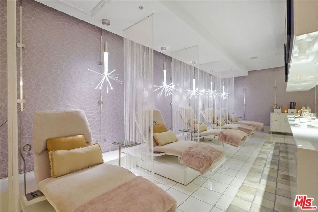 900 W Olympic Boulevard - Photo 31