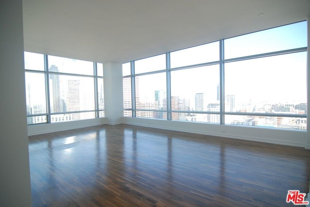 900 W Olympic Boulevard - Photo 4