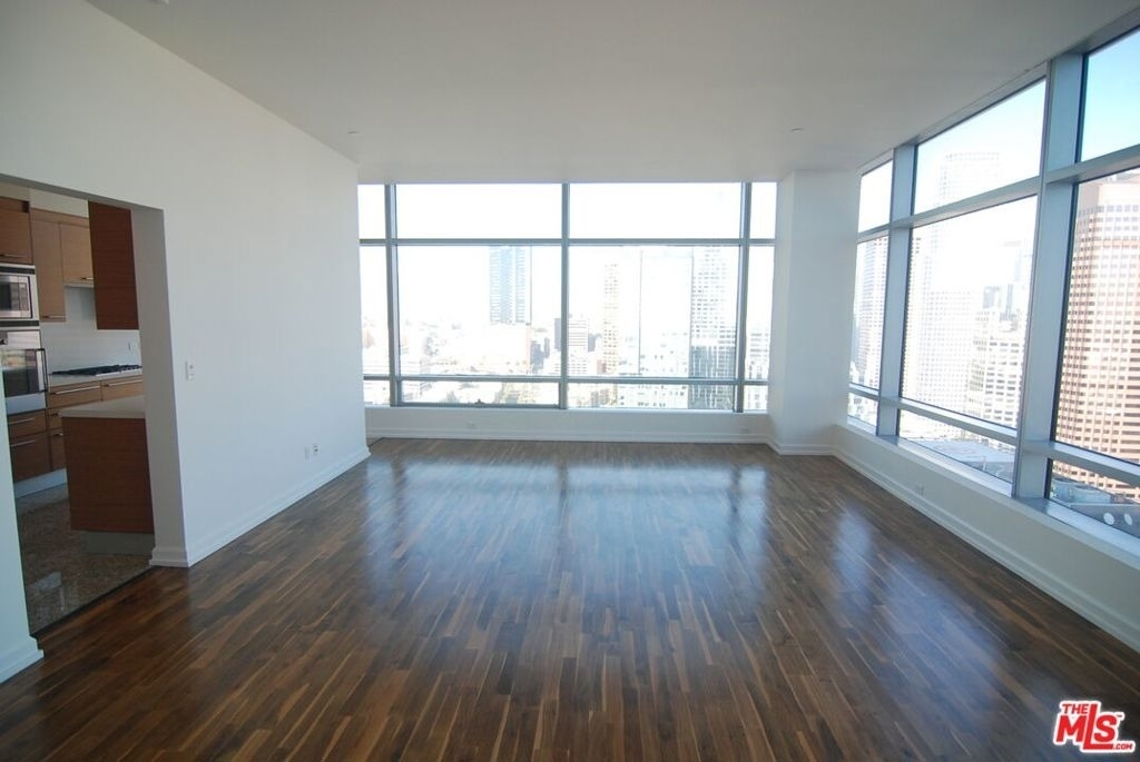 900 W Olympic Boulevard - Photo 2