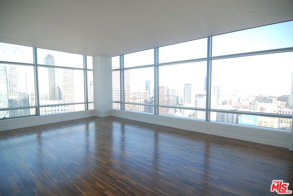 900 W Olympic Boulevard - Photo 0