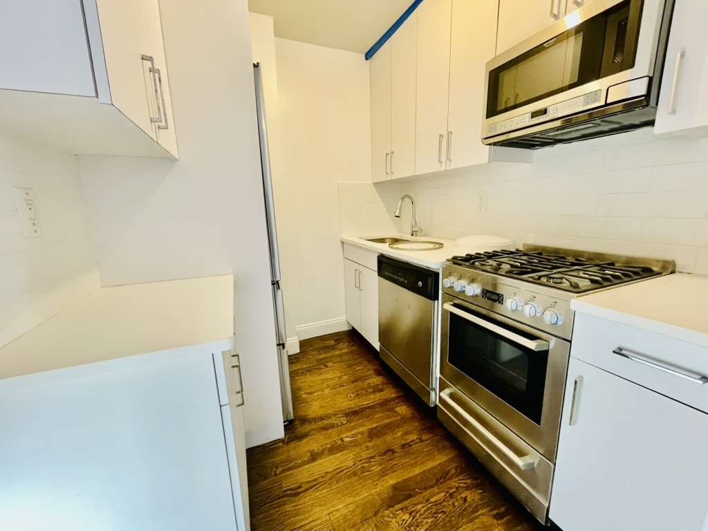 240 East 82nd Street - Photo 4
