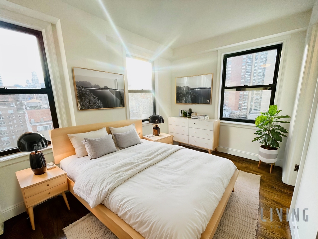 240 East 82nd Street - Photo 2