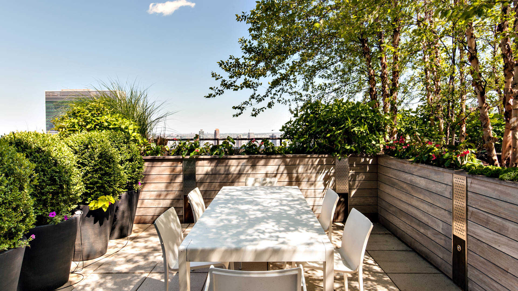 East 39th  - Photo 8