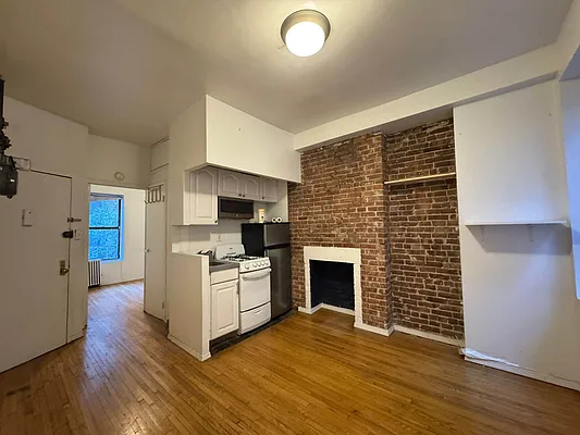 442 West 45th Street - Photo 1
