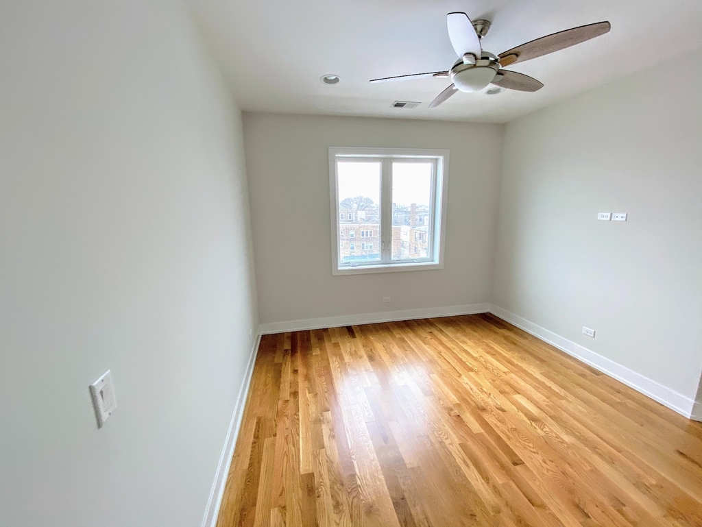 3203 N Ridgeway Avenue - Photo 9