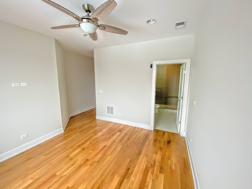 3203 N Ridgeway Avenue - Photo 6