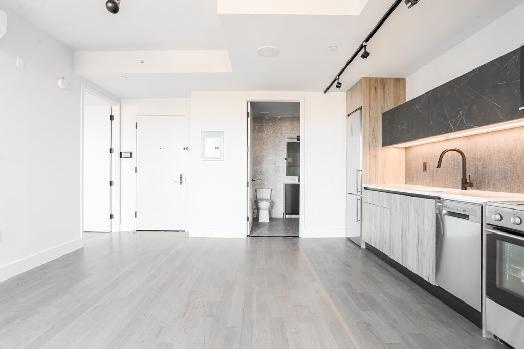 885 Rogers Avenue - Photo 2