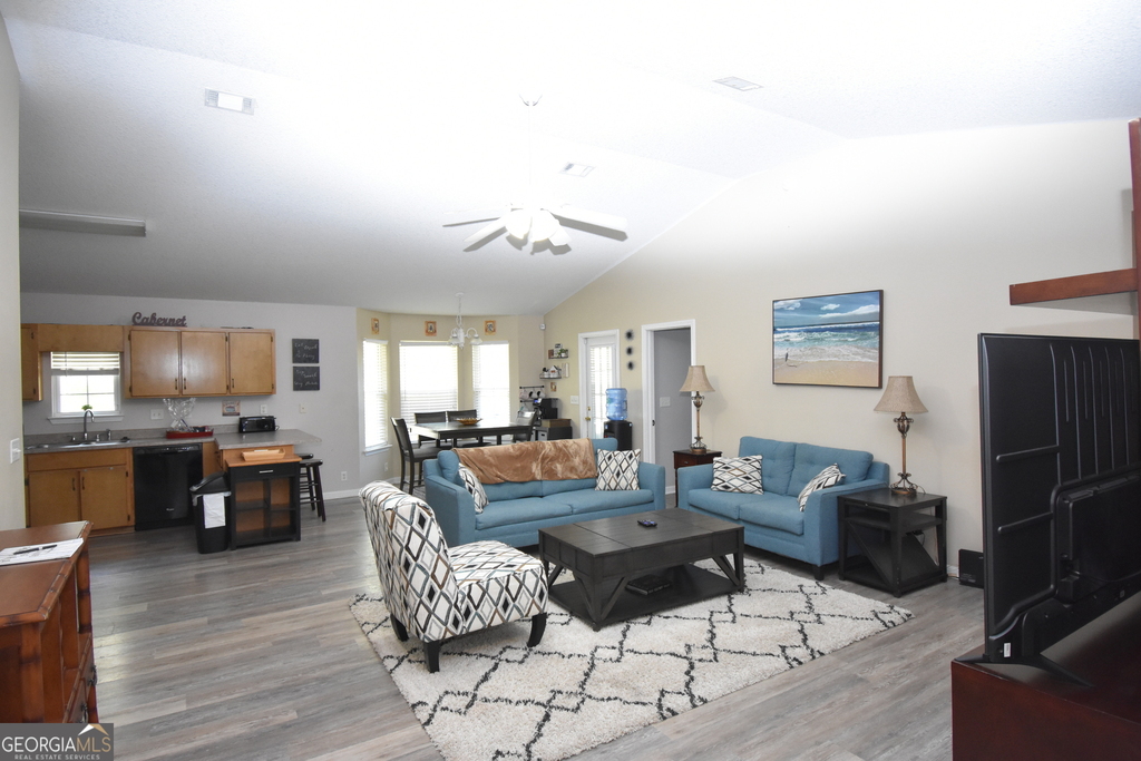 218 Lake Forest Drive - Photo 2