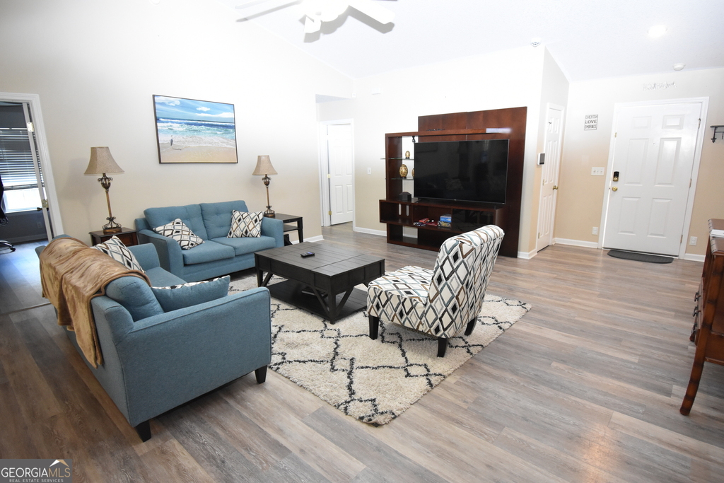 218 Lake Forest Drive - Photo 3