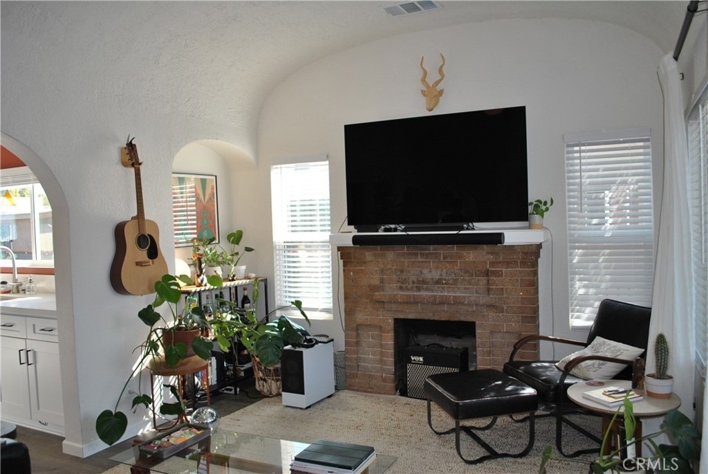 3200 Dorchester Avenue - Photo 2