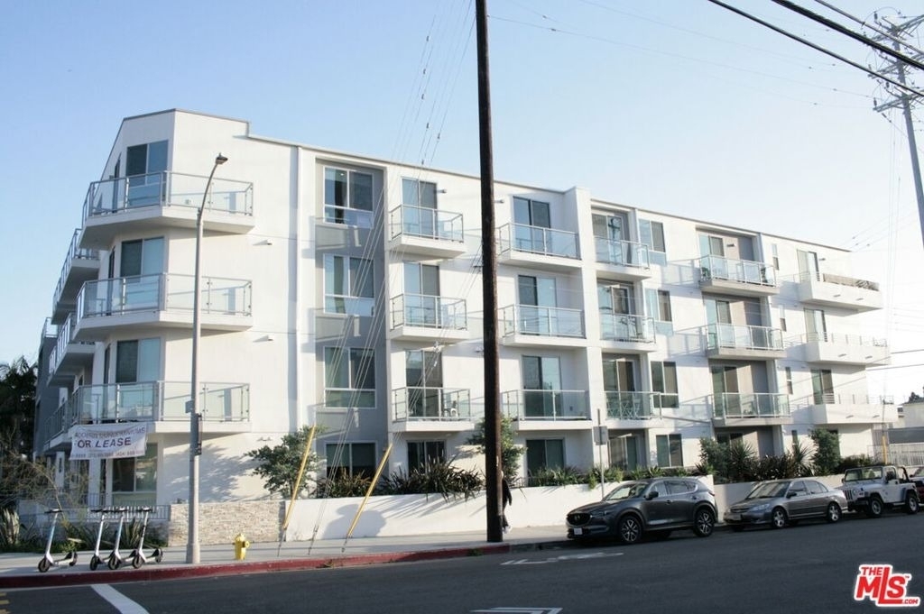 1301 S Westgate Avenue - Photo 0