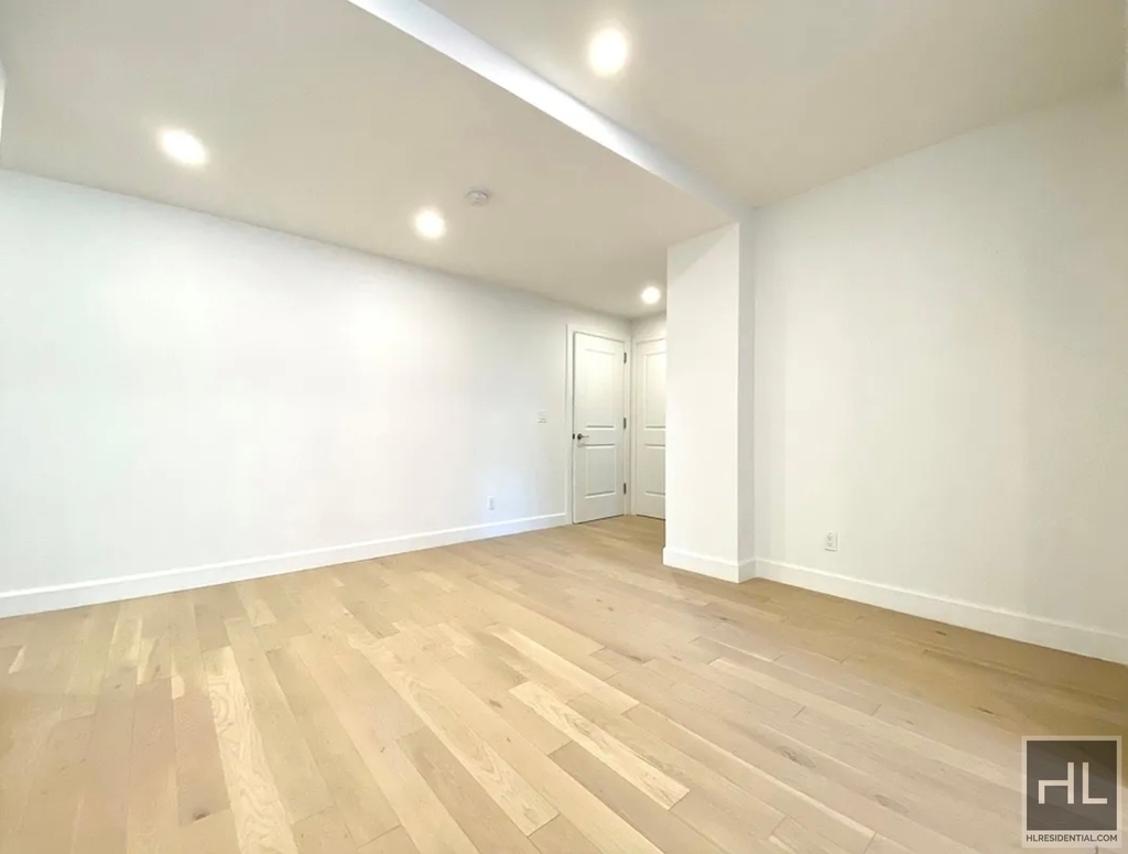 East 48th Street - Photo 3