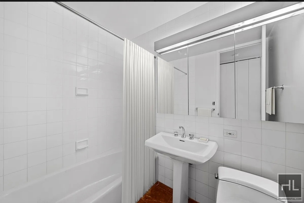 East 72nd Street - Photo 5