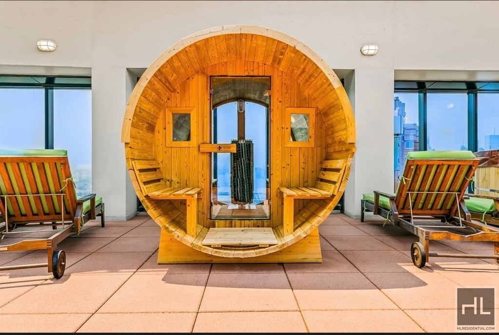 East 72nd Street - Photo 9