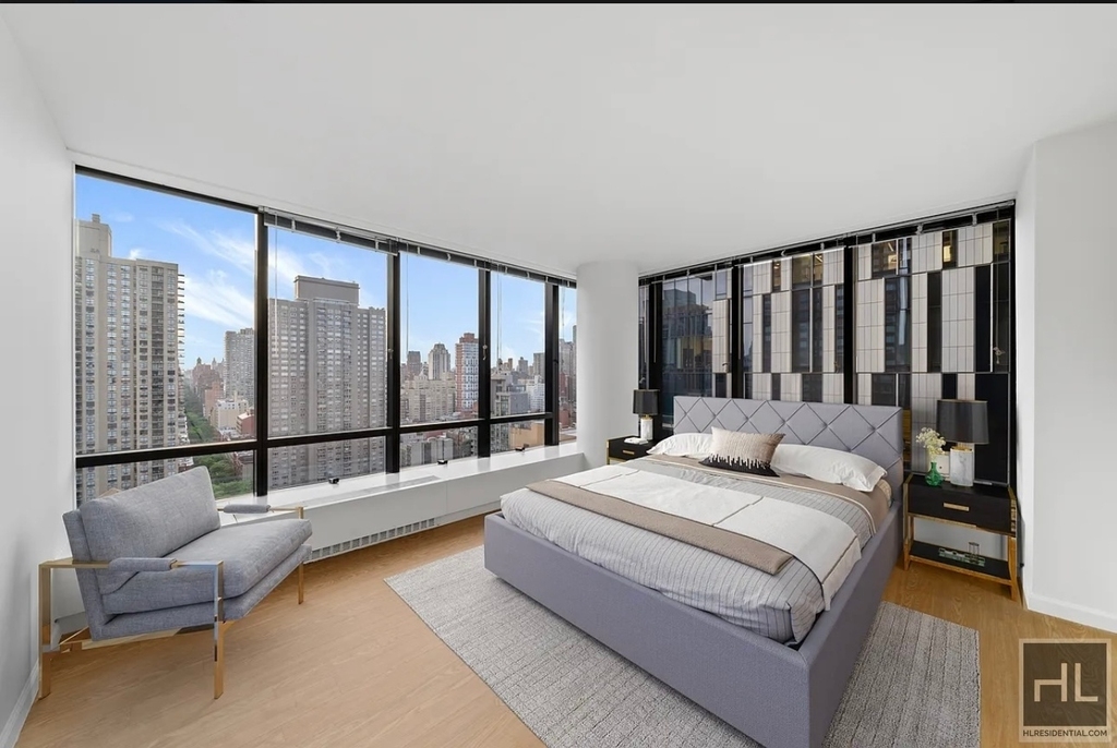East 72nd Street - Photo 0