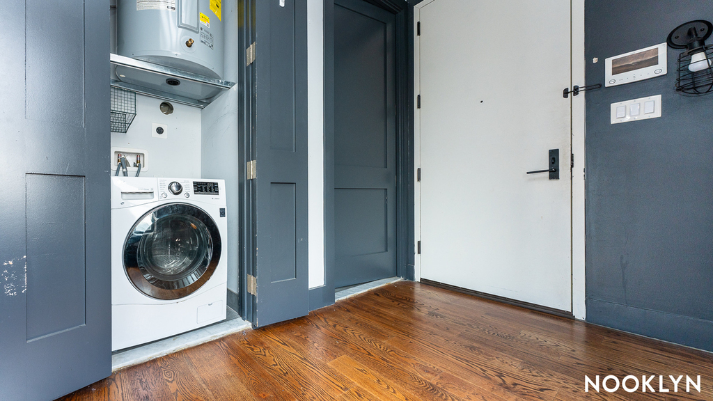269 Meserole Street - Photo 2